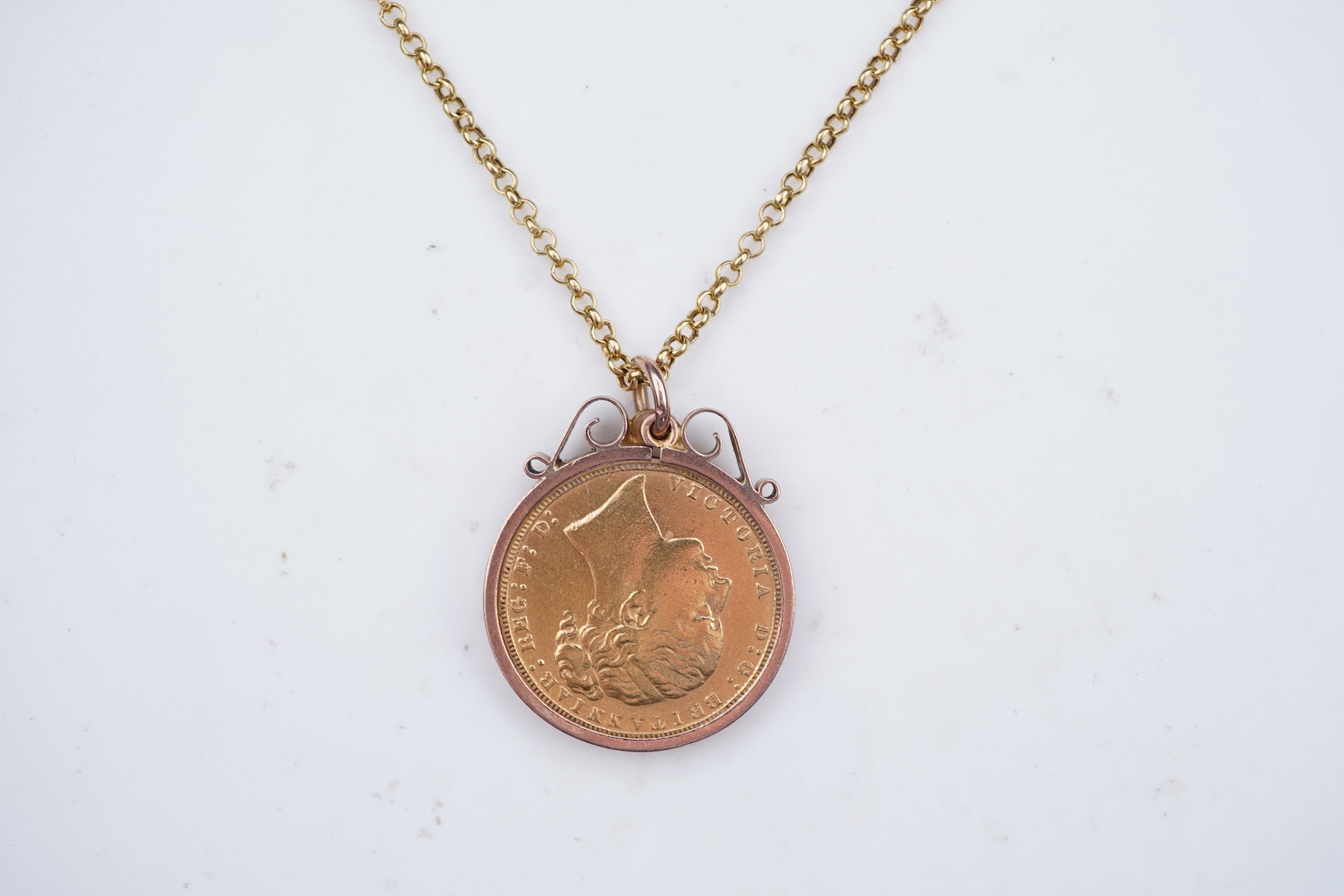 A Victorian gold sovereign pendant